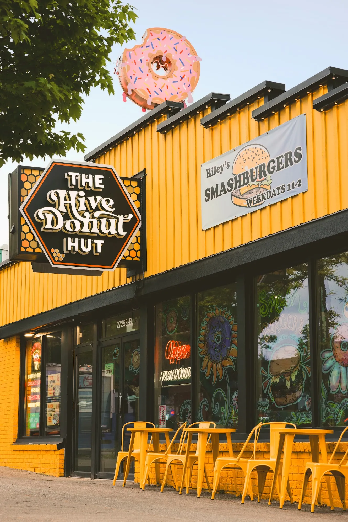 The exterior of The Hive Donut Hut in Aldergrove, BC.